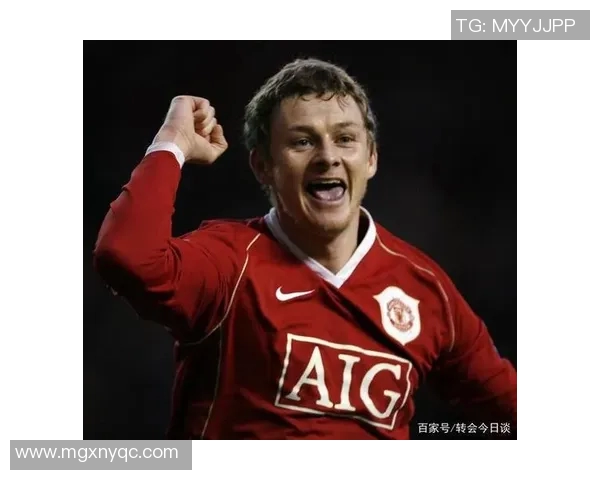 红色头像男足球明星的辉煌历程与传奇时刻回顾 红色头像男足球明星的辉煌历程与传奇时刻回顾