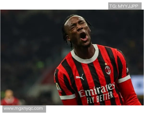 足球明星因伤瘸腿走路展现坚韧精神引发球迷热议与感动