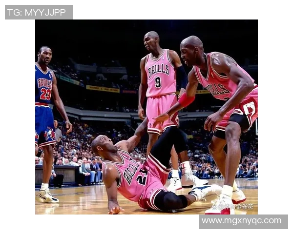 足球明星挑战极限踢足球进篮球框的精彩瞬间与背后故事 足球明星挑战极限踢足球进篮球框的精彩瞬间与背后故事